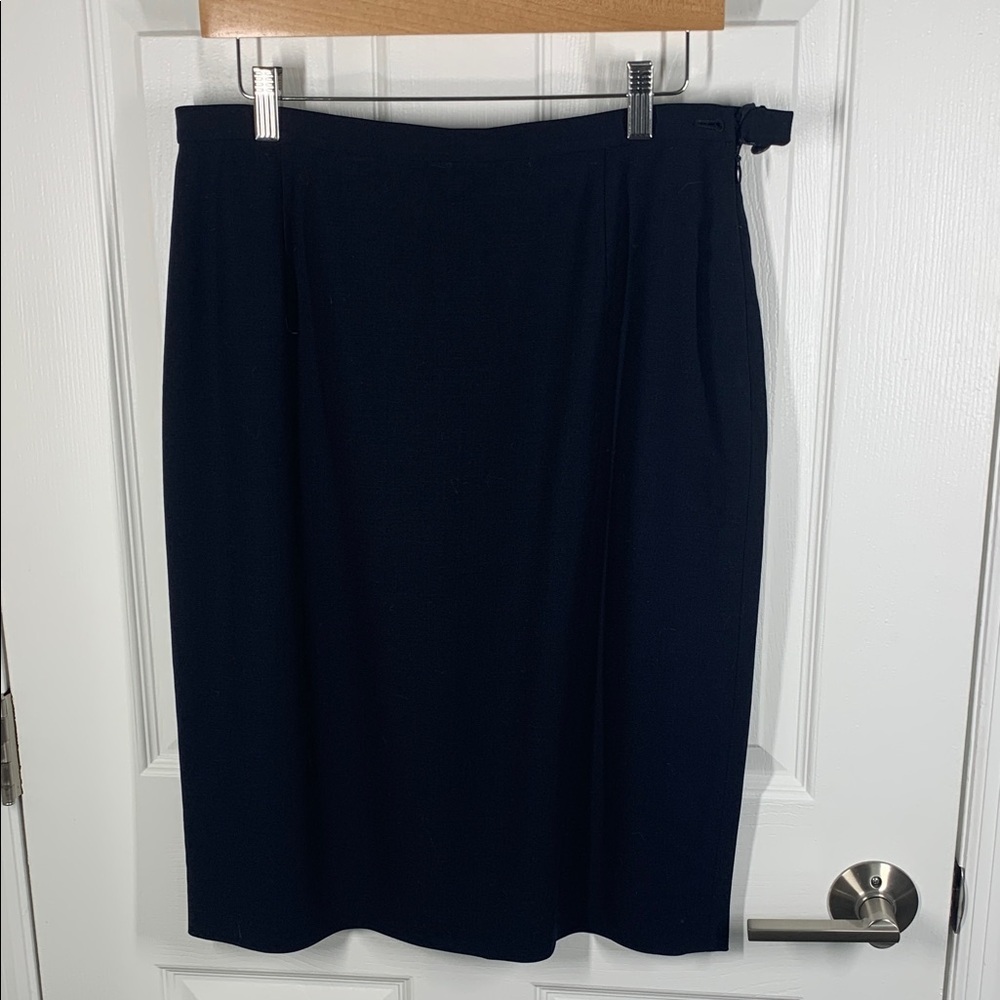 Giorgio Armani NWT Deep Navy wool pencil skirt size 10/12 Euro 38